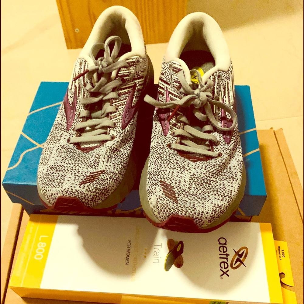 Running shoes with extra inserts Brand Brooks